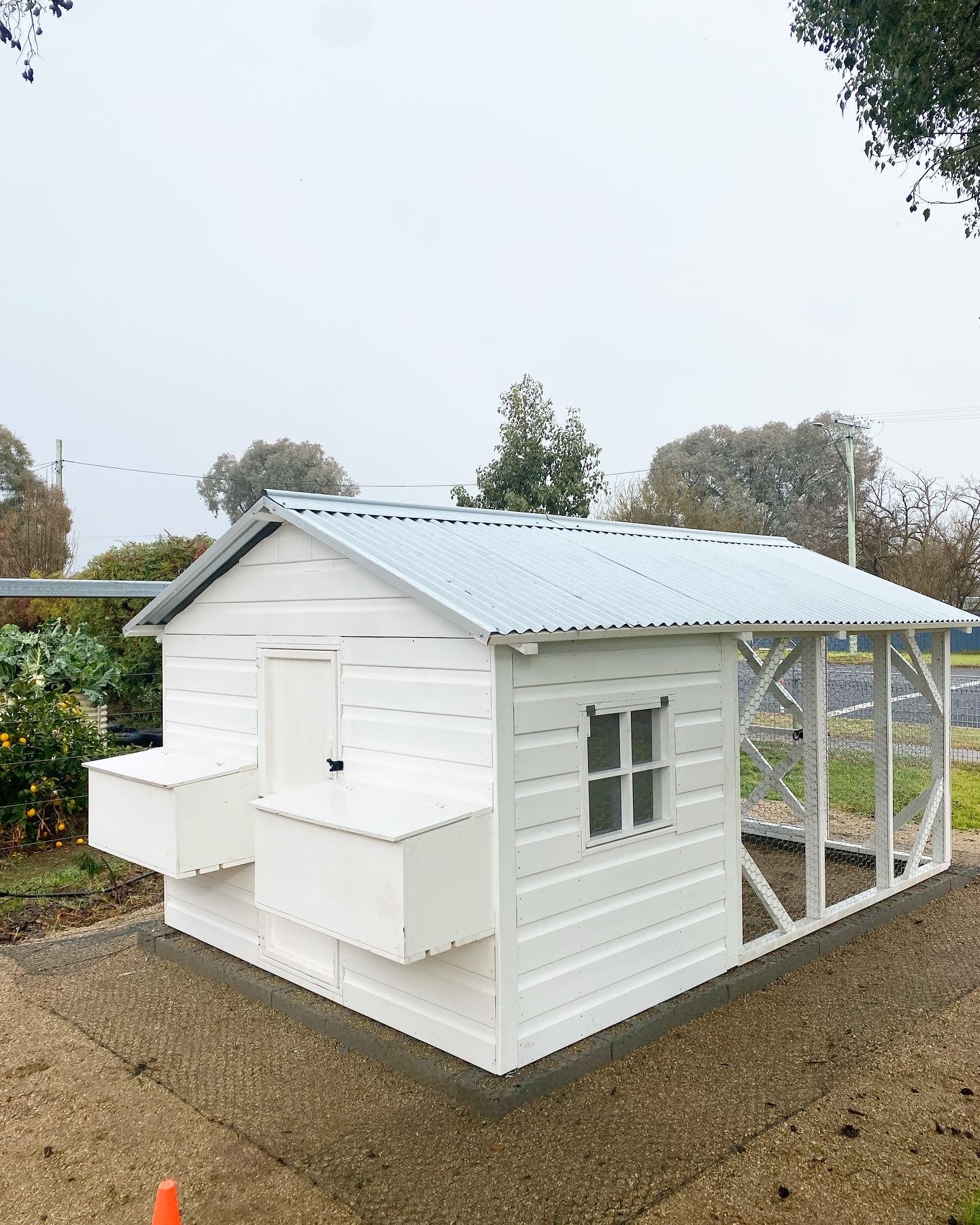 Deluxe Hamptons Hen House