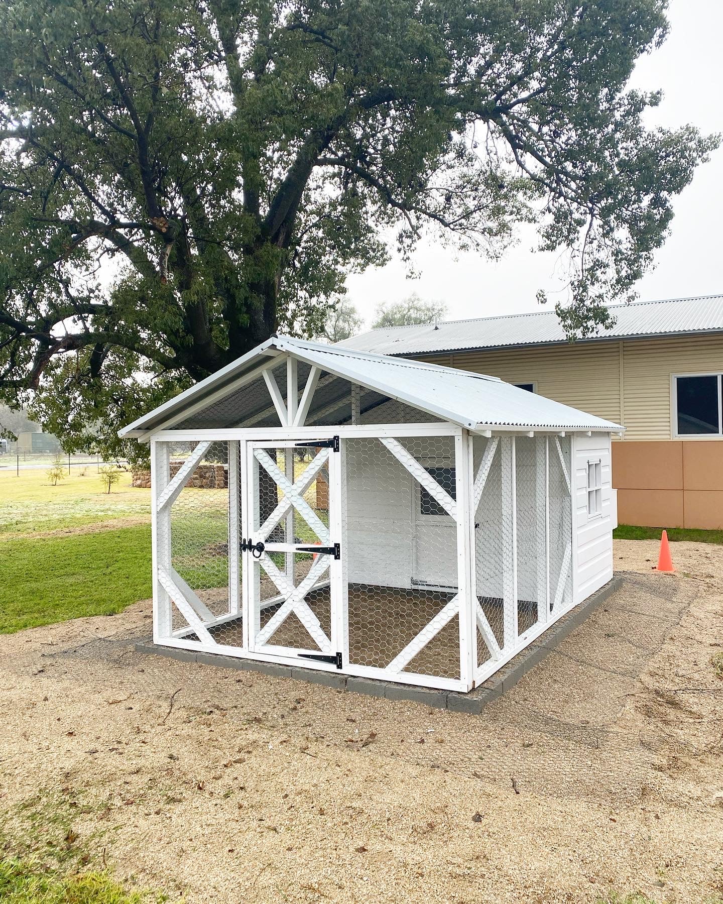 Deluxe Hamptons Hen House