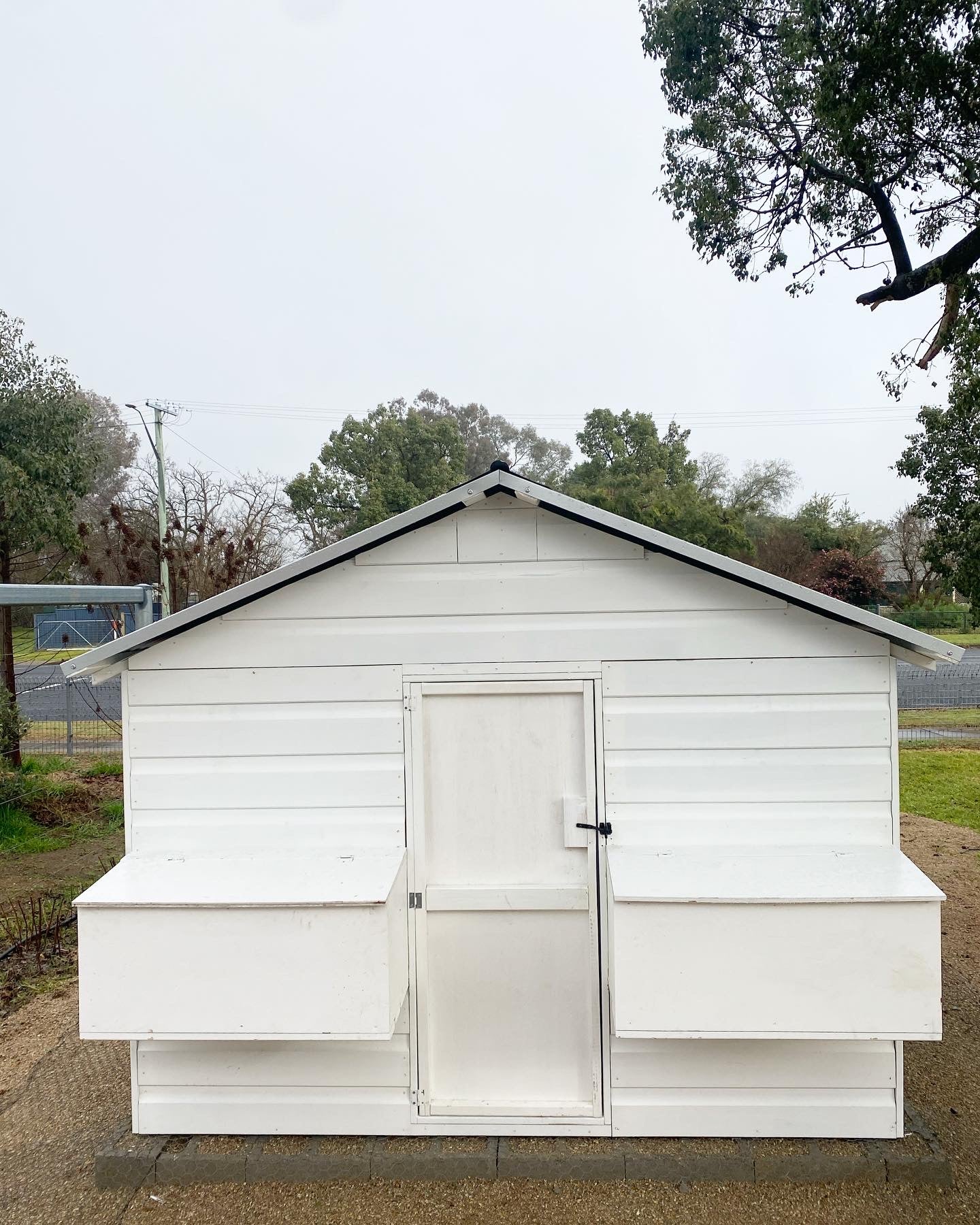 Deluxe Hamptons Hen House