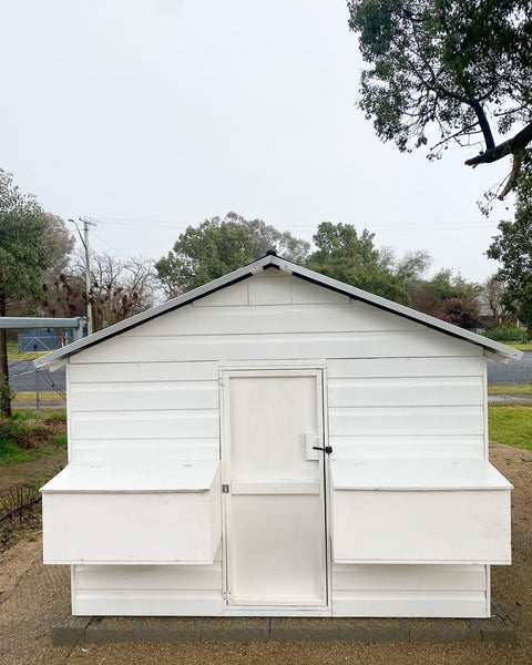 Deluxe Hamptons Hen House